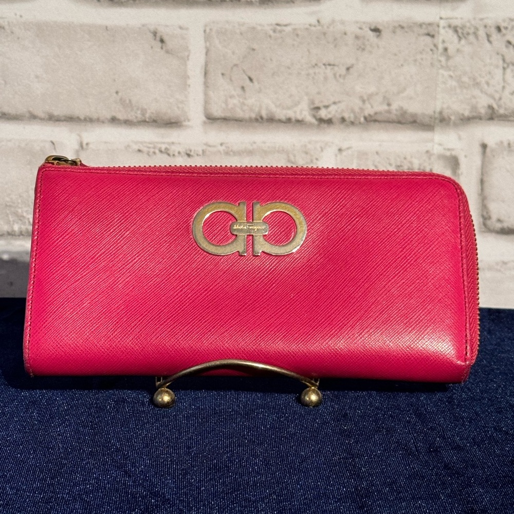 Salvatore Ferragamo Pink Serafino leather. - Picture 3 of 13